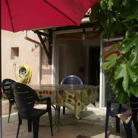 Сasa de vacaciones With Terrace In Les Alpes